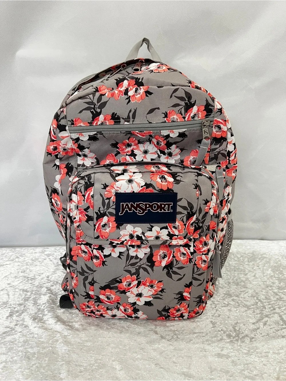 jansport backpack gray floral Superbreak - Multi Concrete It is the ultimate lunch companion that proves good taste is always in the bag. Floral Jansport Backpack Jansport Grey